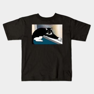 CUTE Tuxedo Cat resting on the window sill  Copyright TeAnne Kids T-Shirt